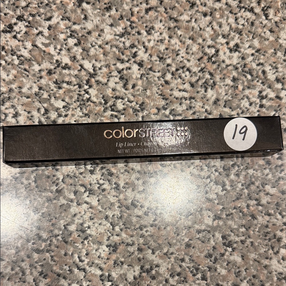 Color Street Lip Liner in Dynamite